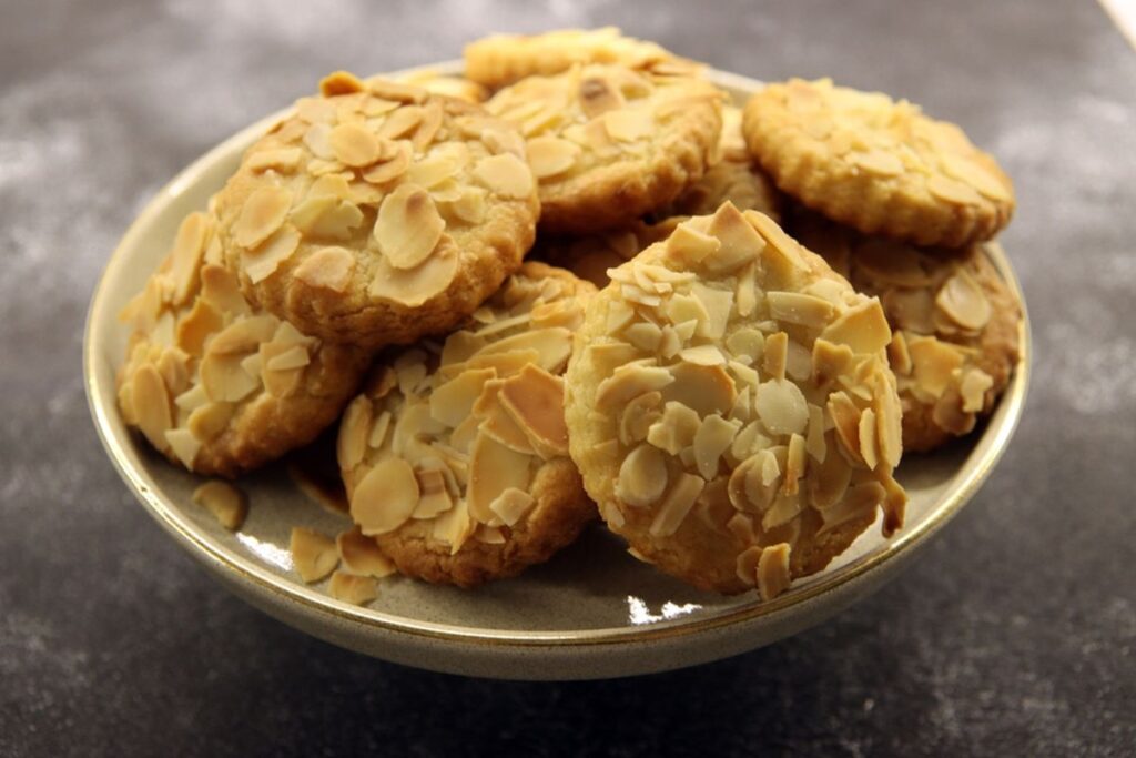 Kue Kering Almond
